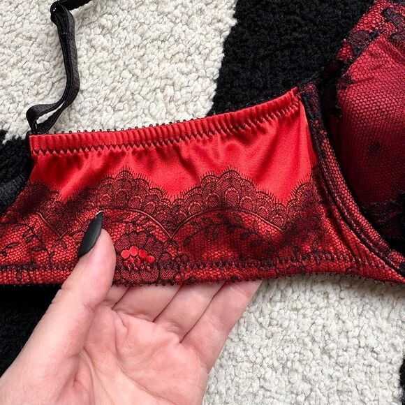 Chantelle Red and Black Lace Bra 32C - Picture 6 of 8